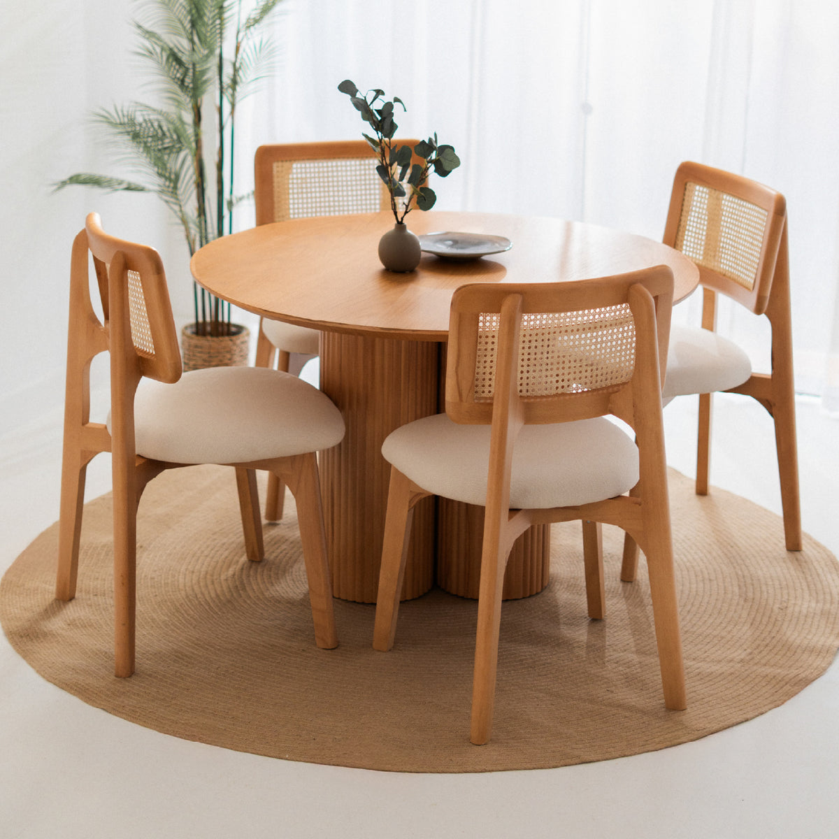 Ayla Round Dining Table