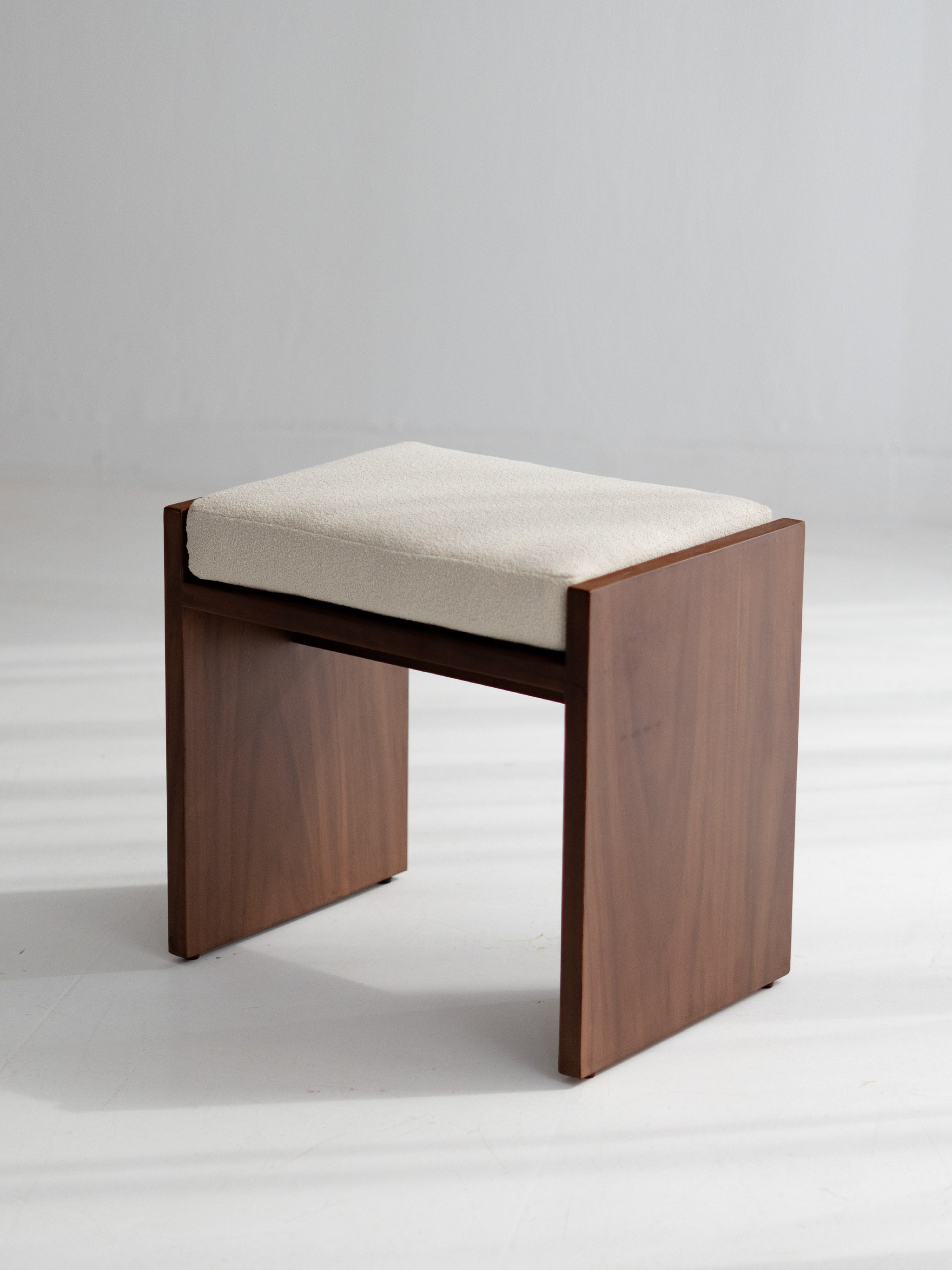 Ravi Stool