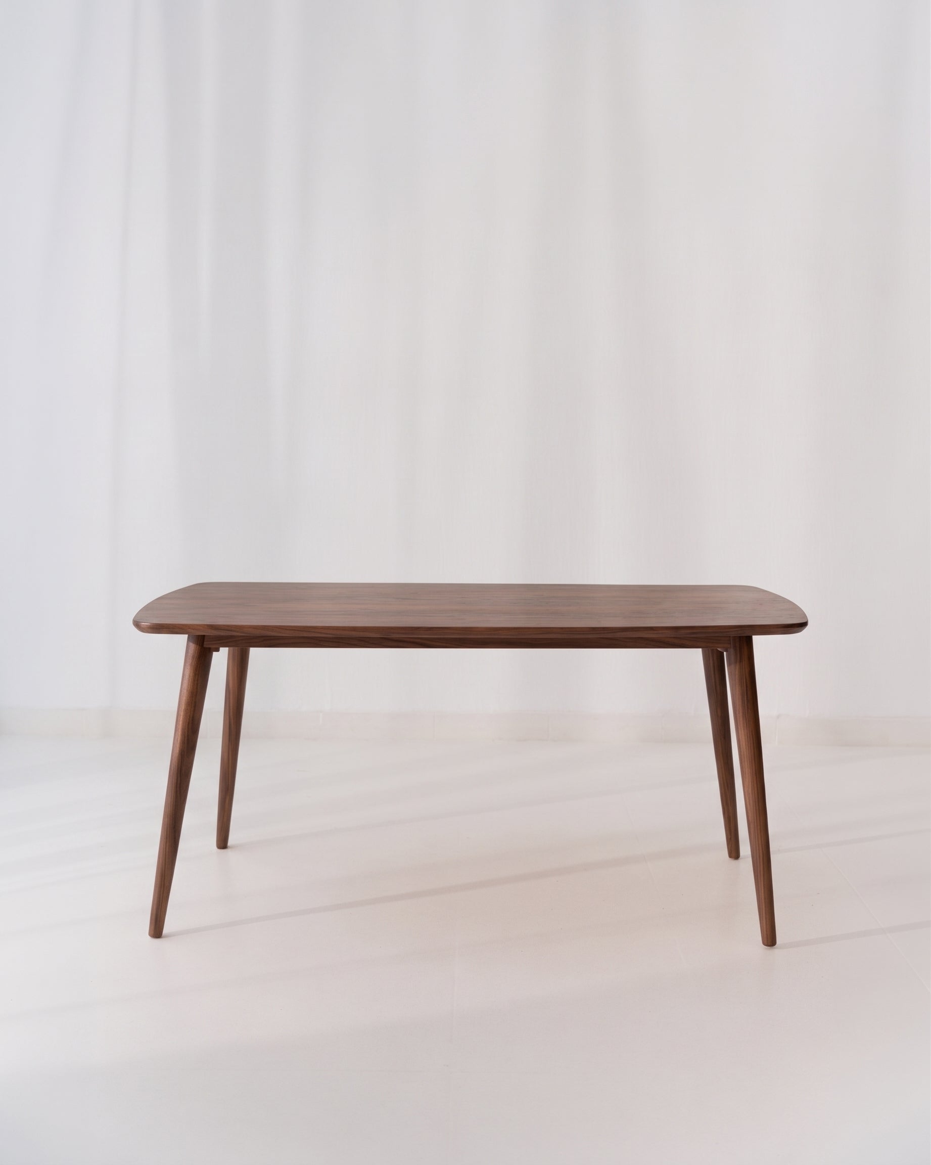 Skara Dining Table