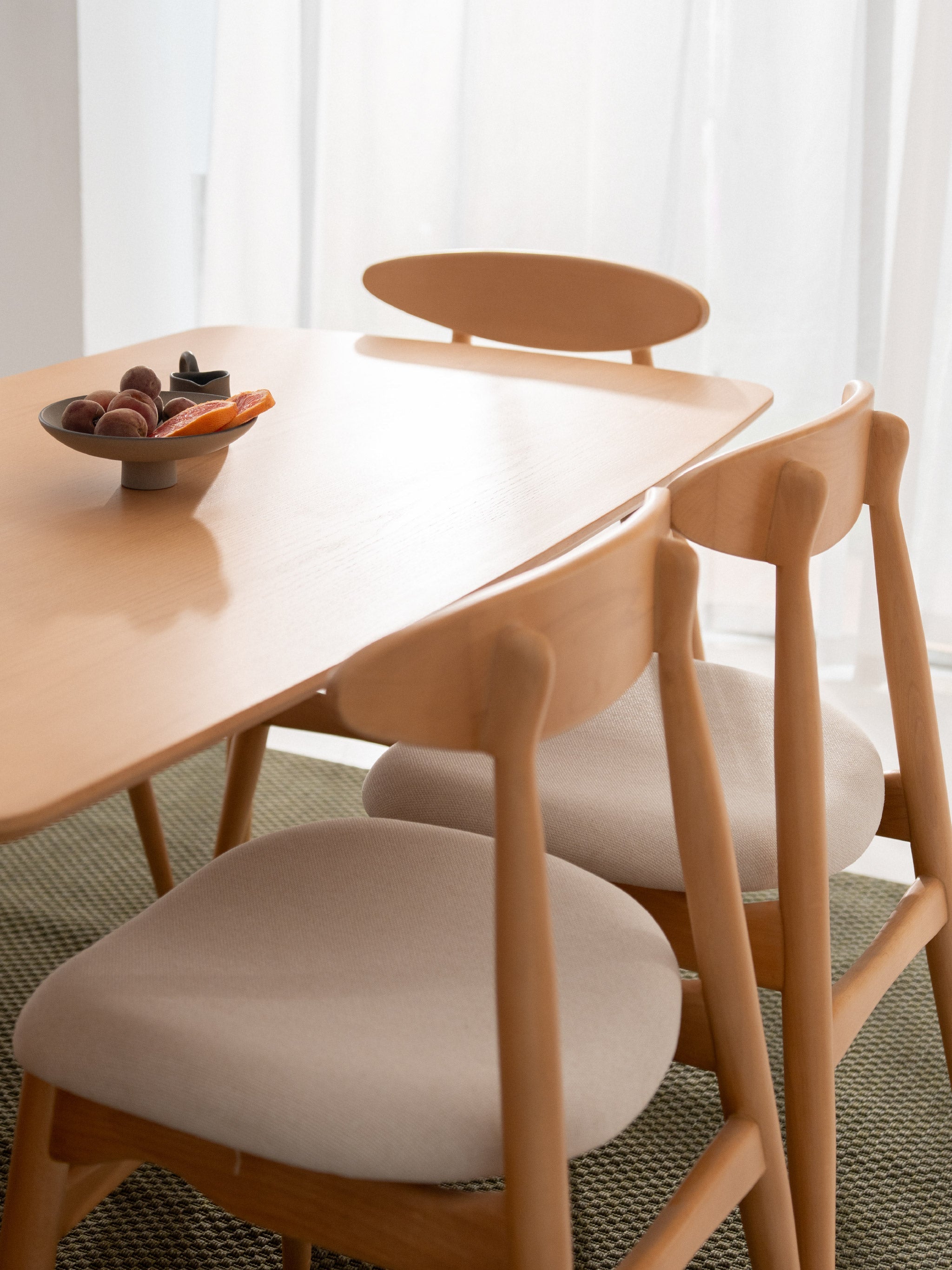 Skara Dining Table