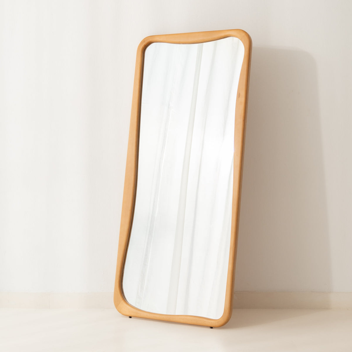 Baska Mirror