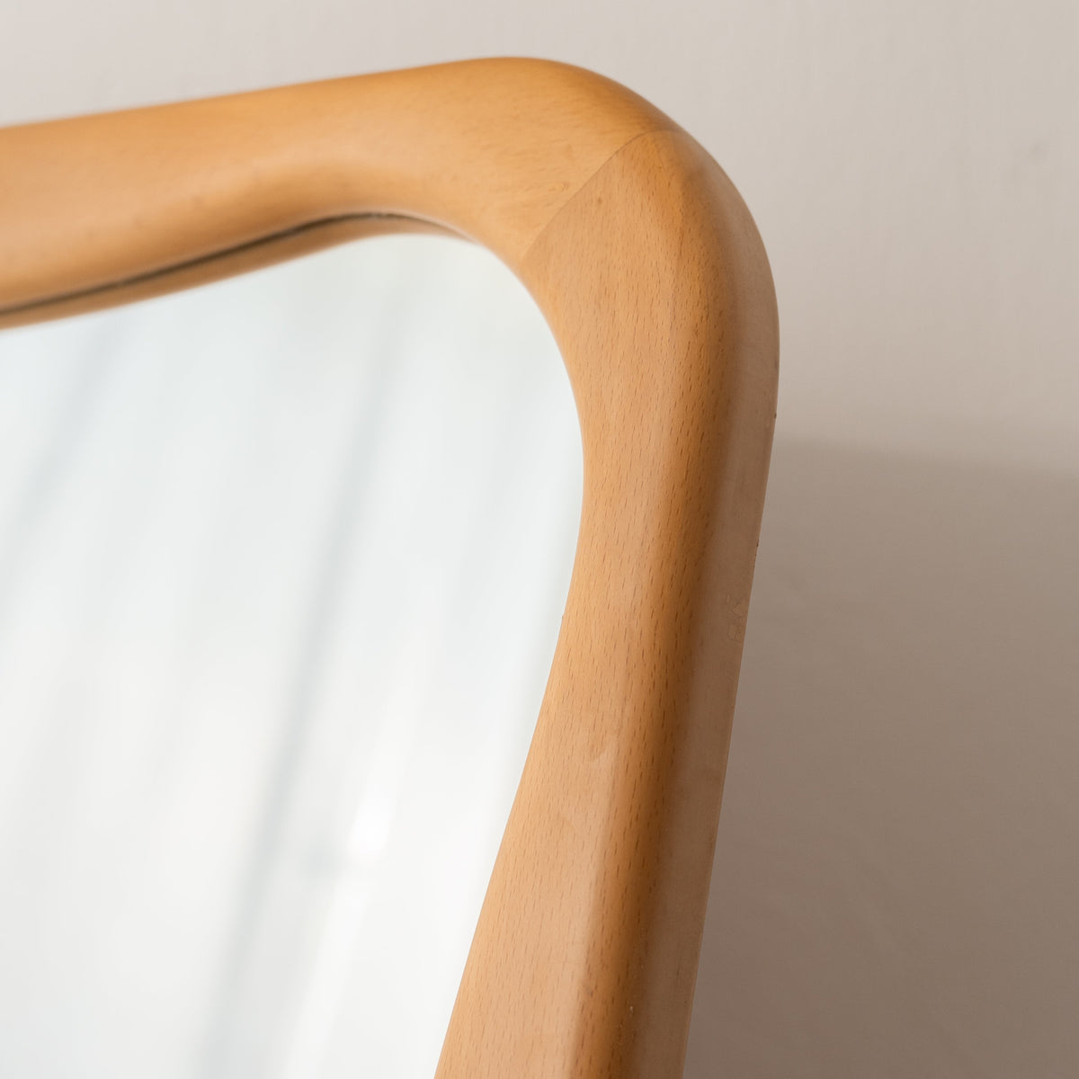 Baska Mirror