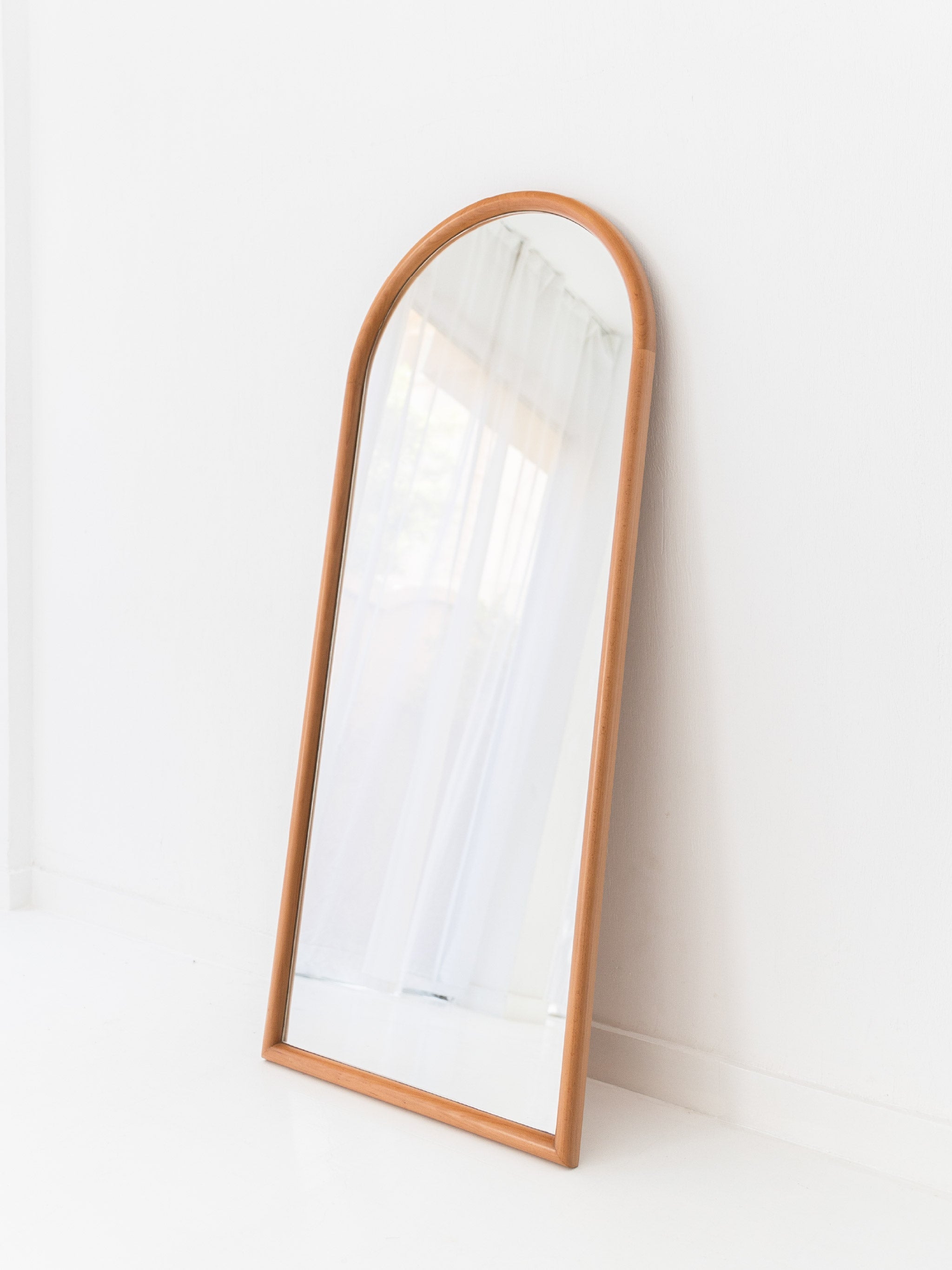 Arc Mirror
