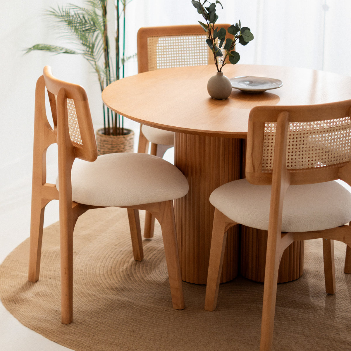 Ayla Round Dining Table