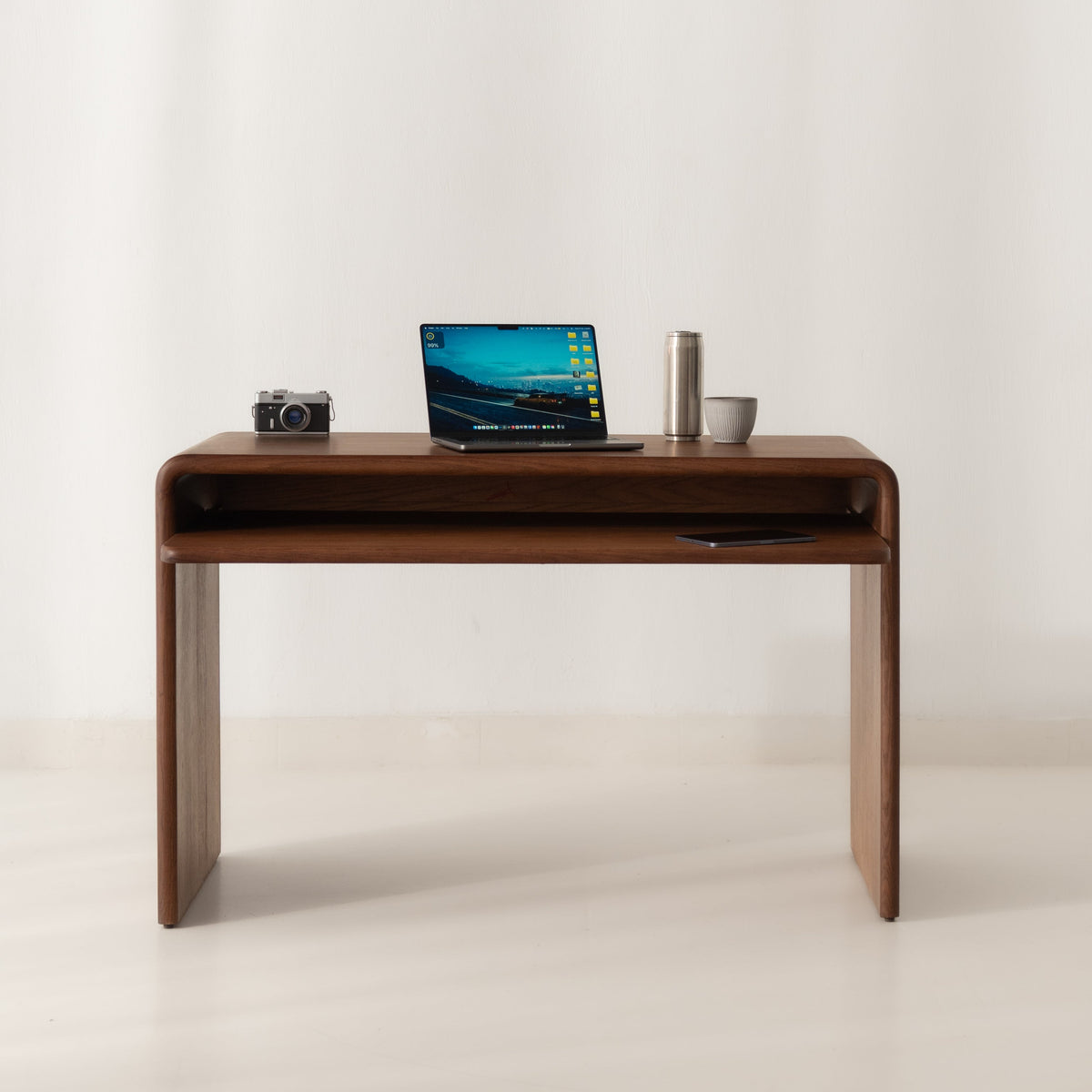 Aure Desk
