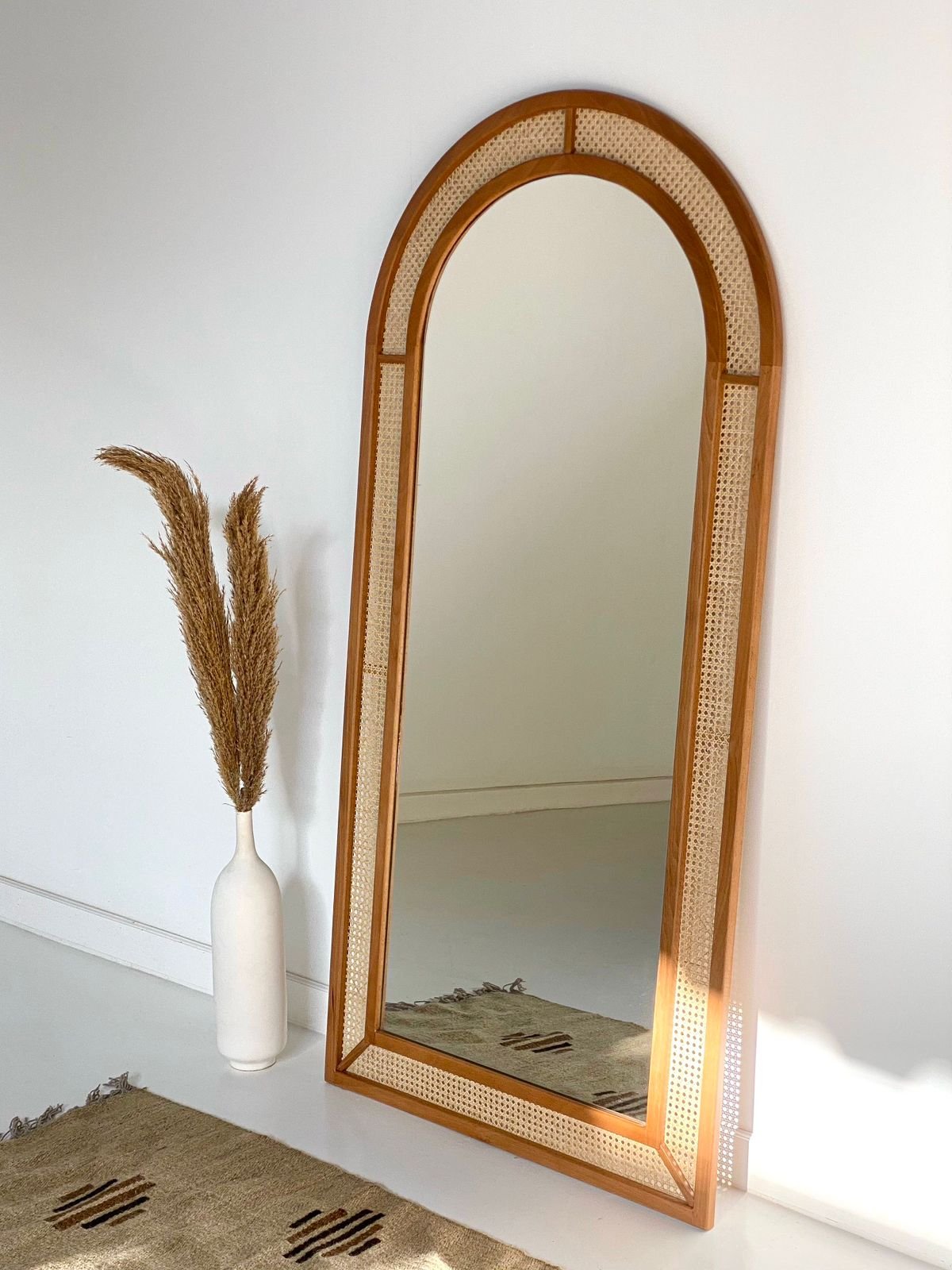 Rattan Mirror-surureg