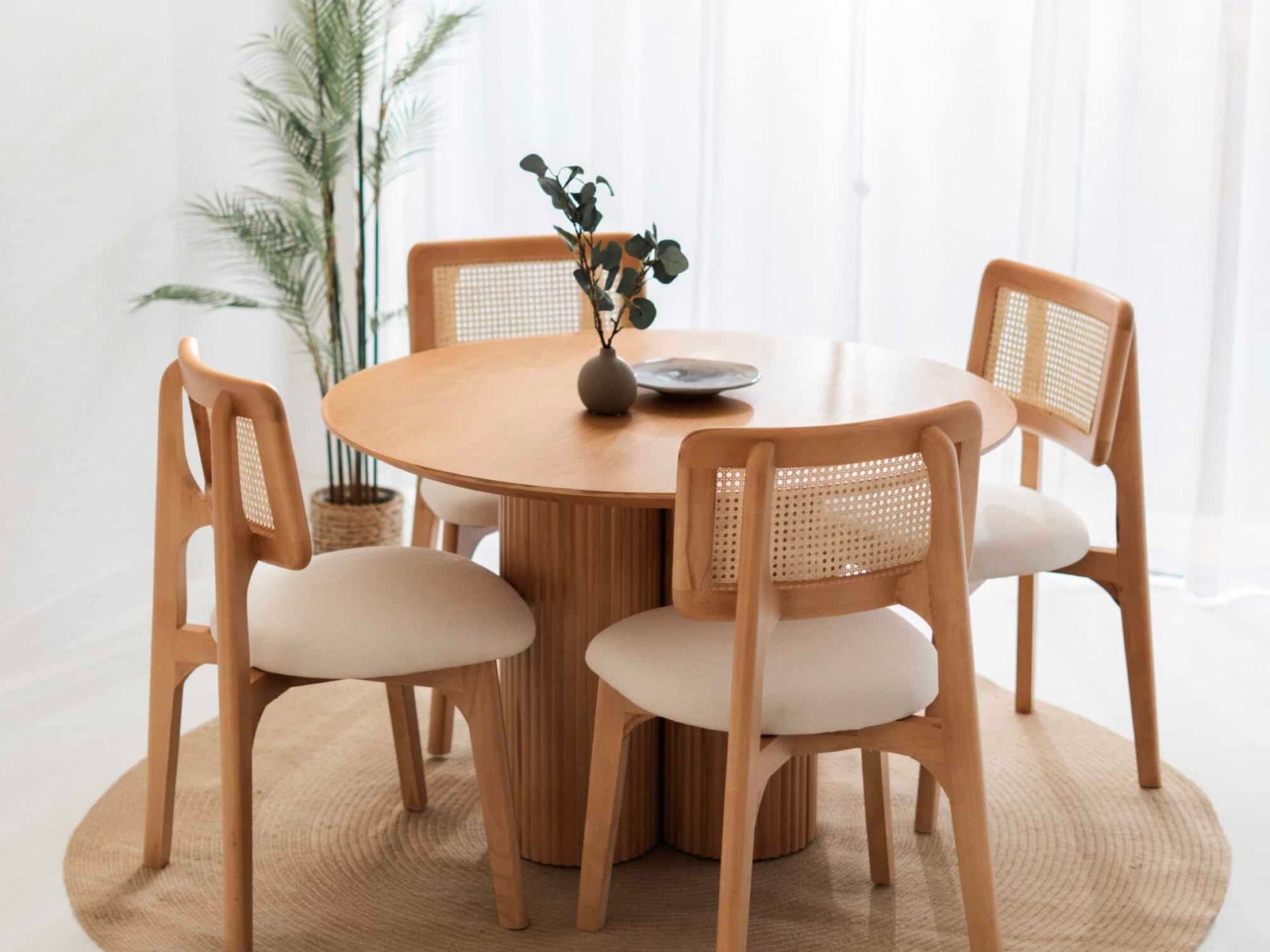 Ayla Round Dining Table